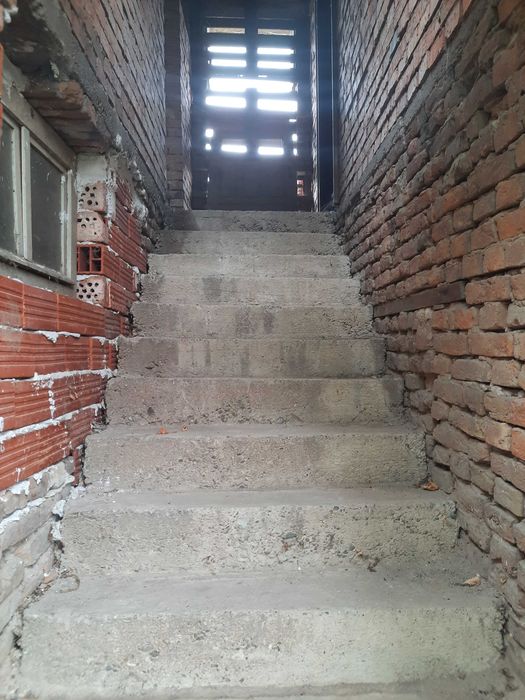 Продава се Къща в Лом - 210 кв.м за 170 €/кв.м - Снимка #1