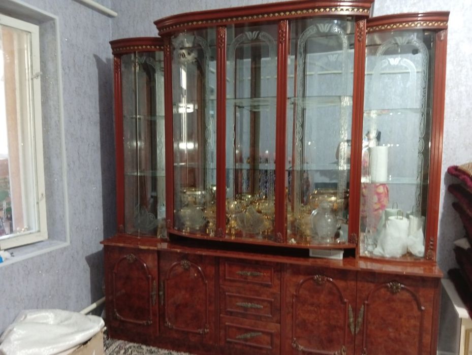 Сервант сатылады  бахасы келислимли