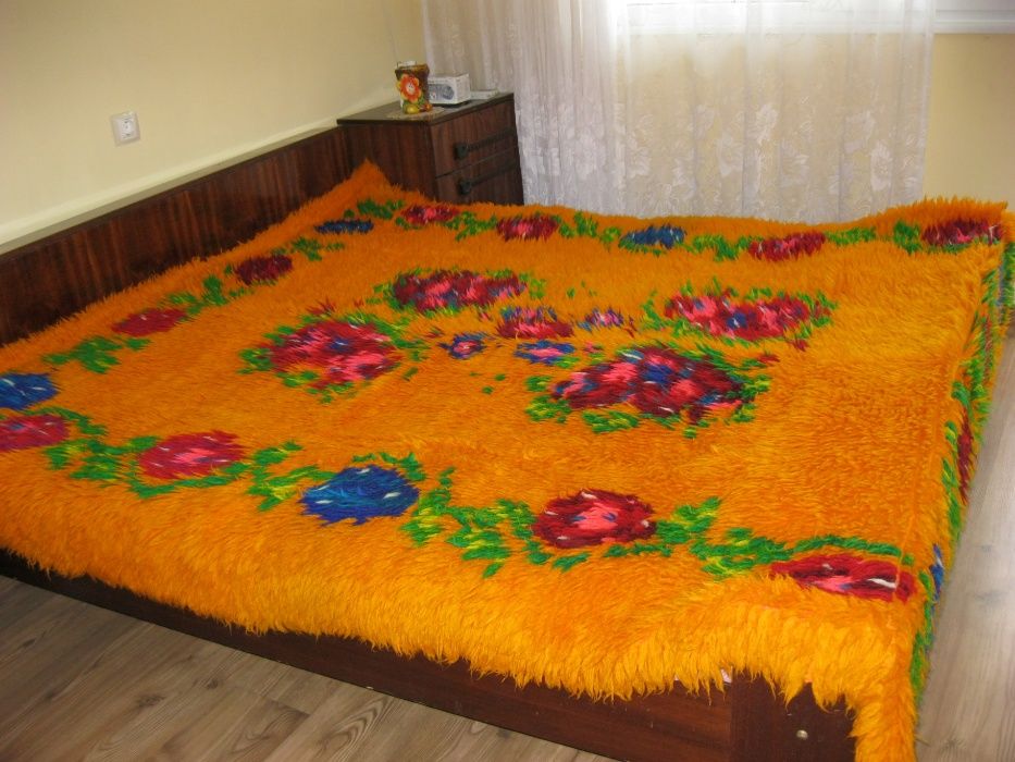 Ръчно тъкан КИТЕНИК от естествена вълна.