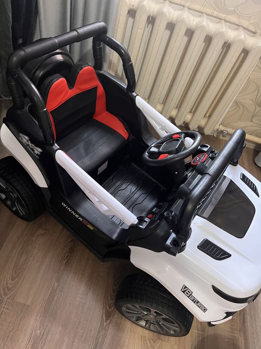 Продам машину детскую