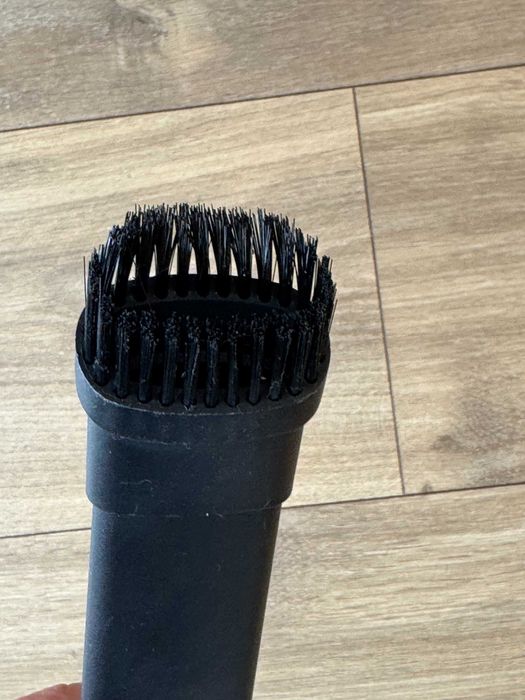 Aspirator de mana portabil fara fir