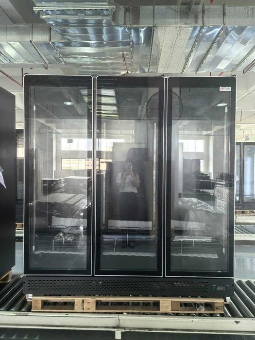 Vitrina verticala refrigerare cu 3 usi Full Glass / 168 cm / STOC  NOU