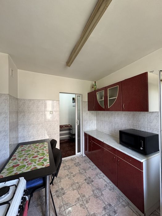 Inchiriez apartament zona centrala etaj 1