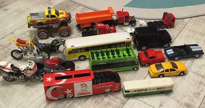Употребявани играчки-колички,мотори и камиончета за момче