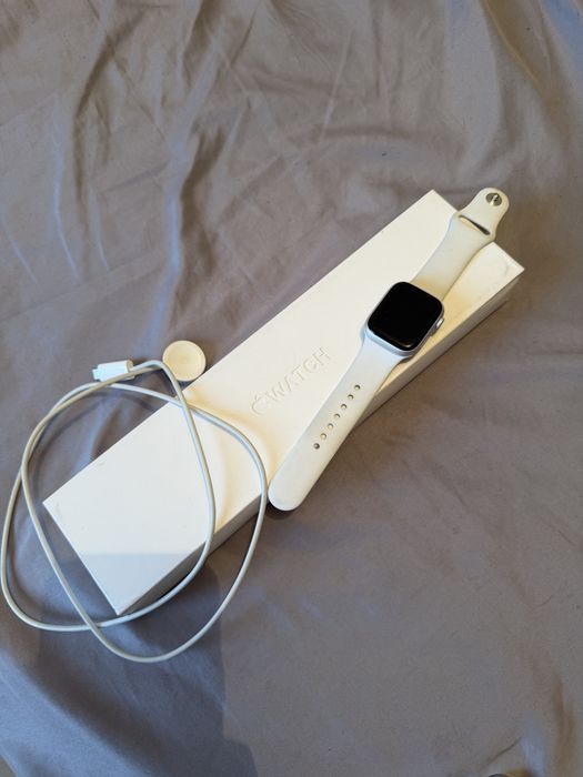 Apple watch series - 8 (41mm)