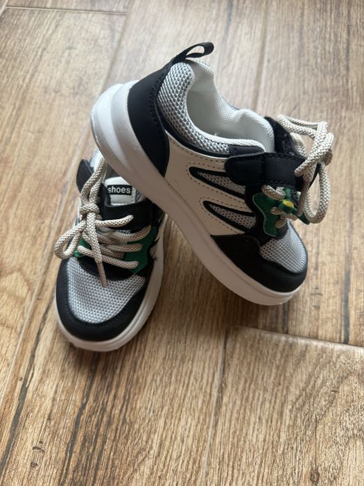 Adidasi noi marimea 27