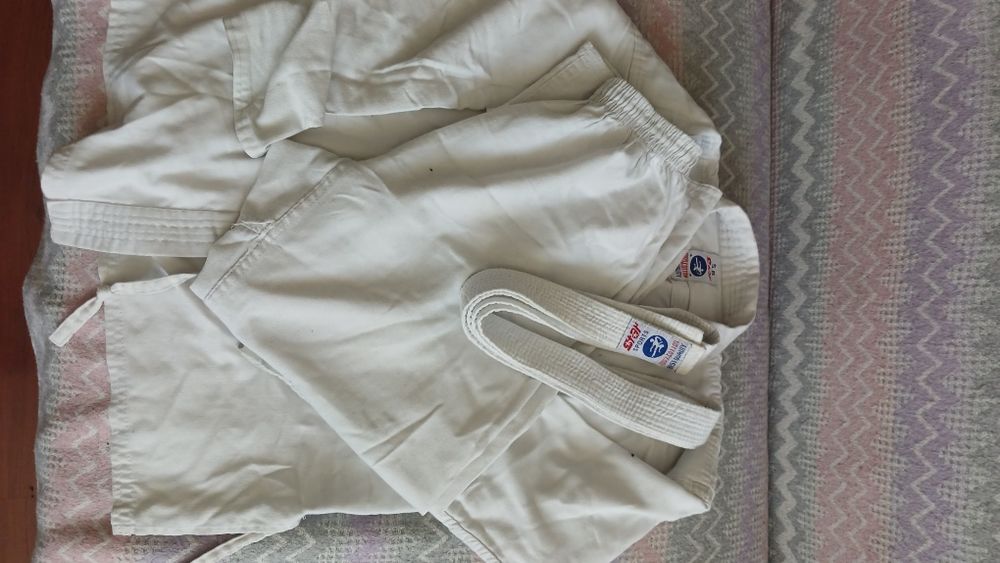 Продам кимоно для восточных единоборств.