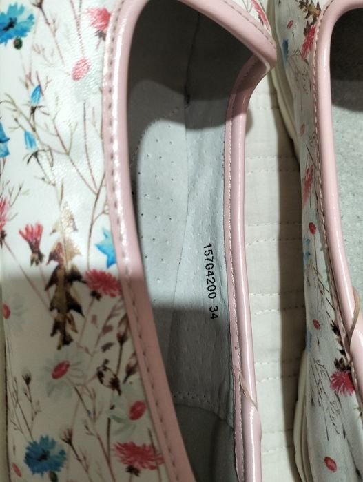 Новые туфли на девочку 34 размер