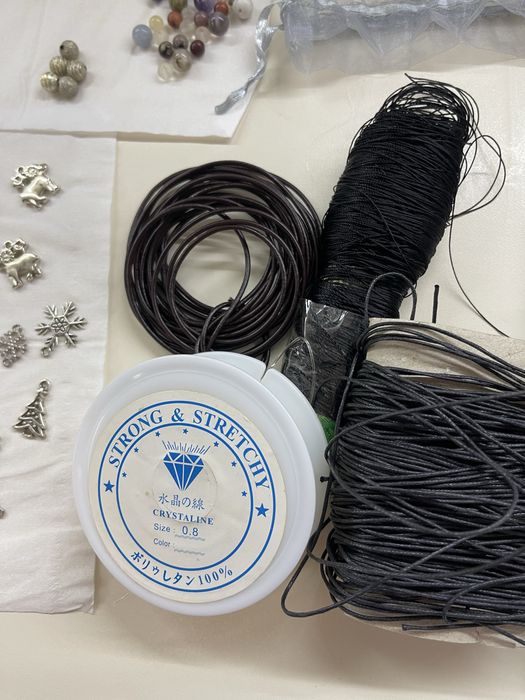 Естествени камъни и материали за гривни и бижута