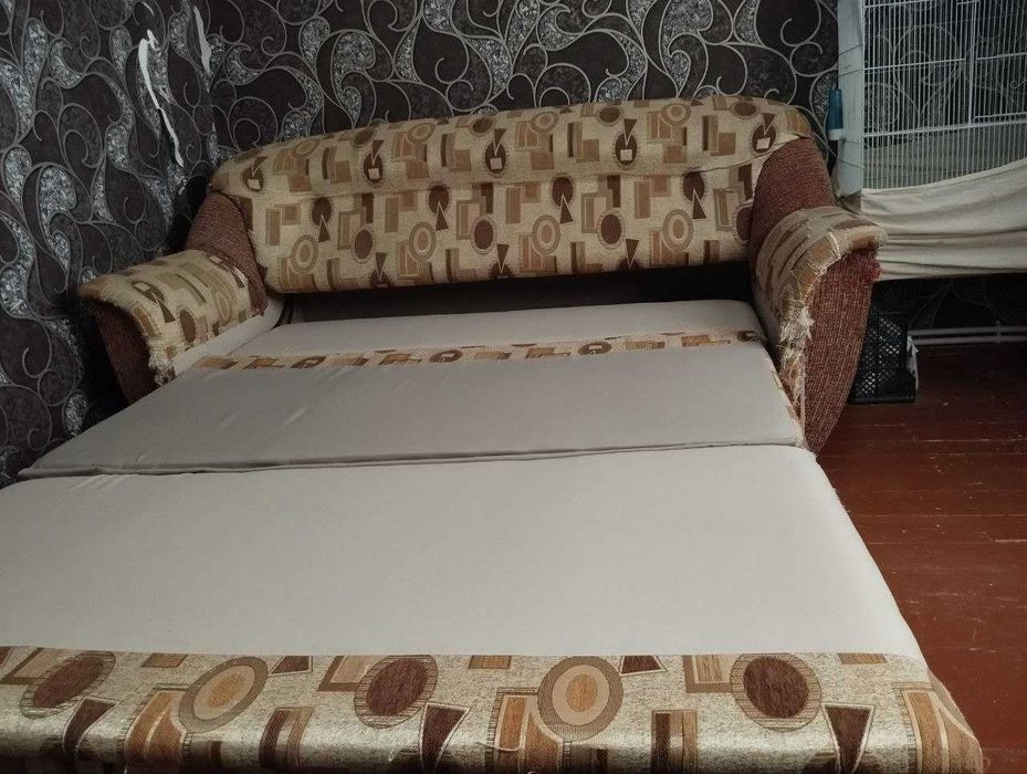 Продается диван в хорошем состоянии