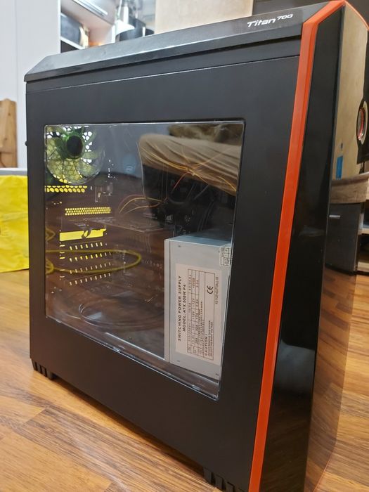 Vand calculator PC , Intel G4400 , 8GB RAM DDR4 , Amd RADEON R7 200