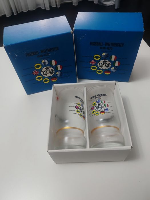 set de 2 pahare de colecție din 1974