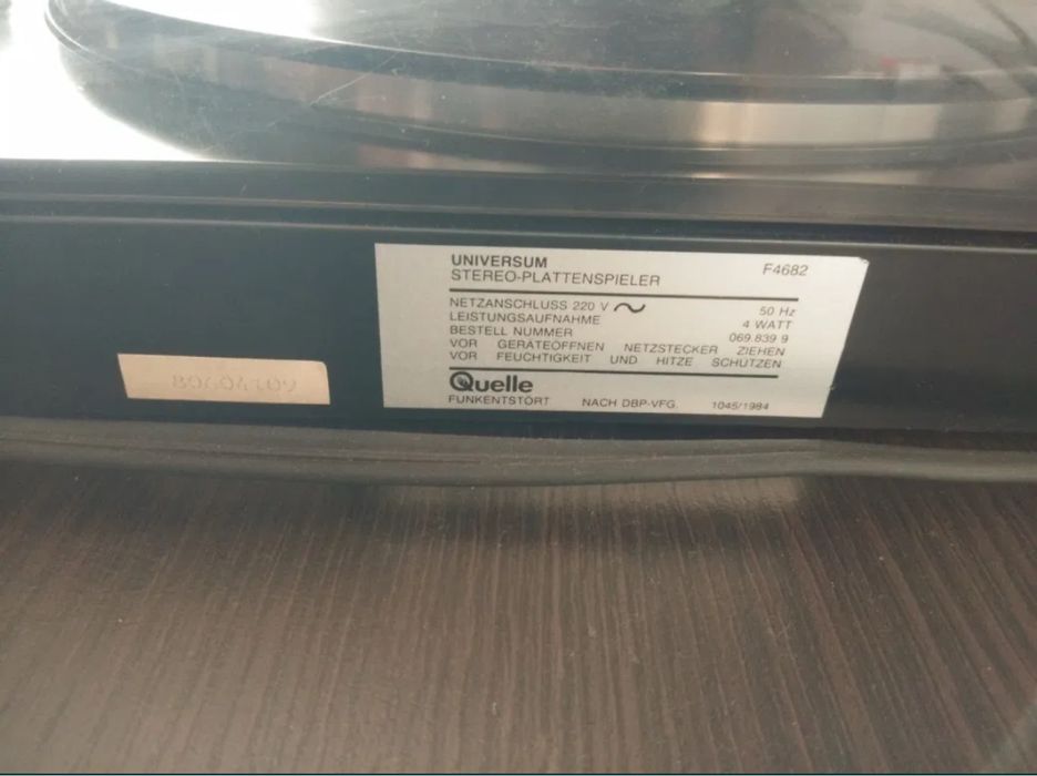 Грамофон Universum и усилвател Yamaha AX-396