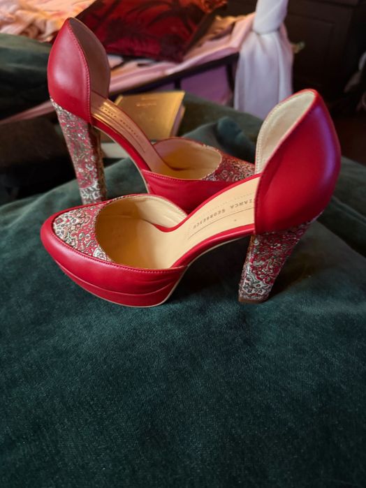 Pantofi rosii superbi
