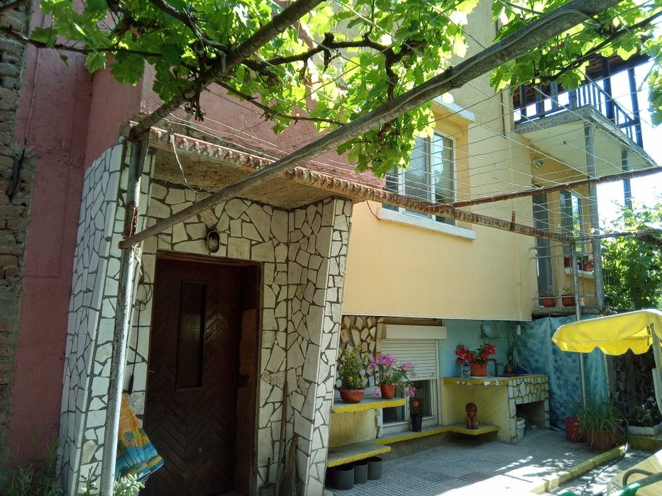 Продава се Къща в Панагюрище - 210 кв.м за 429 €/кв.м - Снимка #2