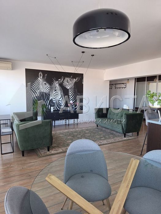 Просторен четиристаен апартамент в Младост 4