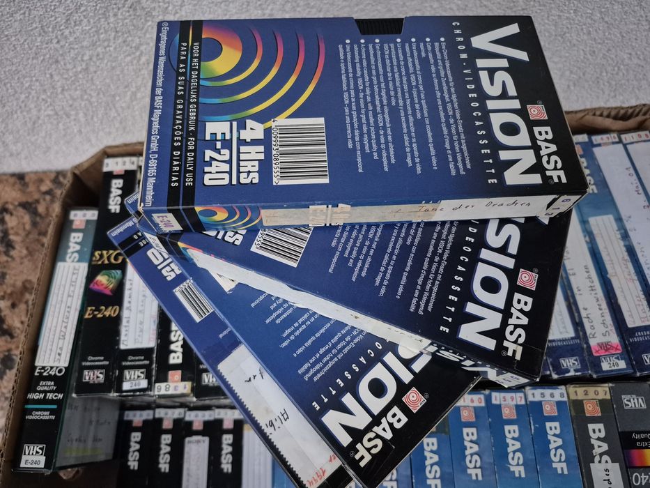 Vând 50 casete video VHS originale Basf de 240 minute cu  filme 


Vân