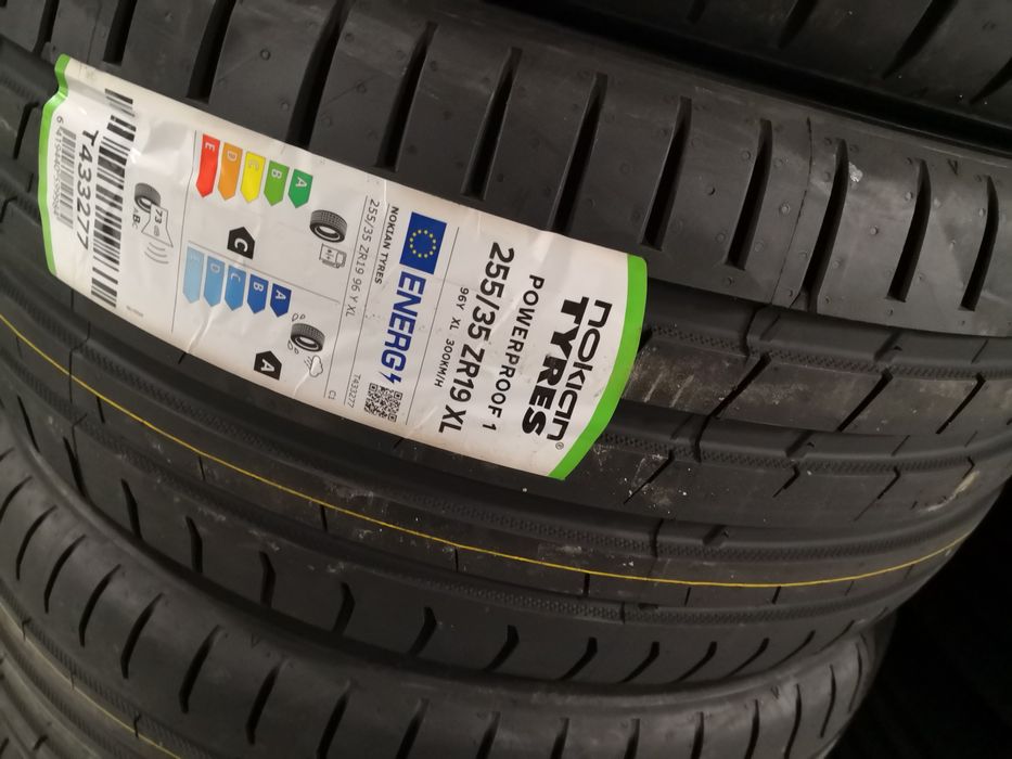 225 40 19 цола спорт пакет задни 255 35 19 nokian dot 23 24