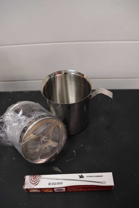 Ръчна каничка за млечна пяна Steel Knight – 500 мл