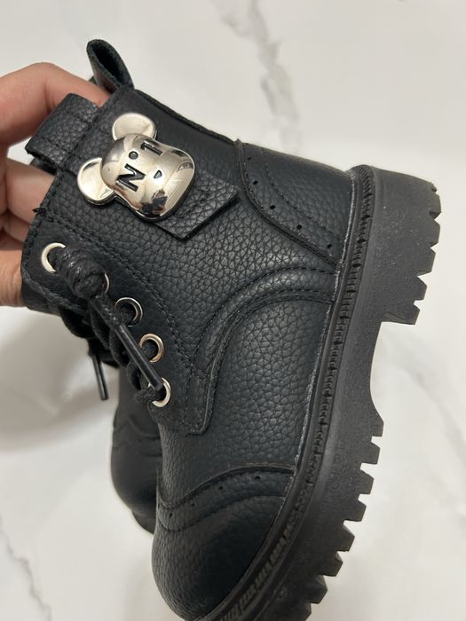 Продаю детские ботинки