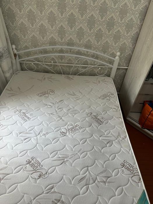Кровать б/у в хорошем состояние