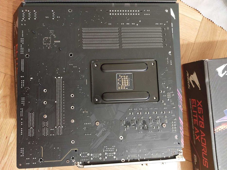AMD Ryzen 9 5900X + Gigabyte B550M Aorus Elite