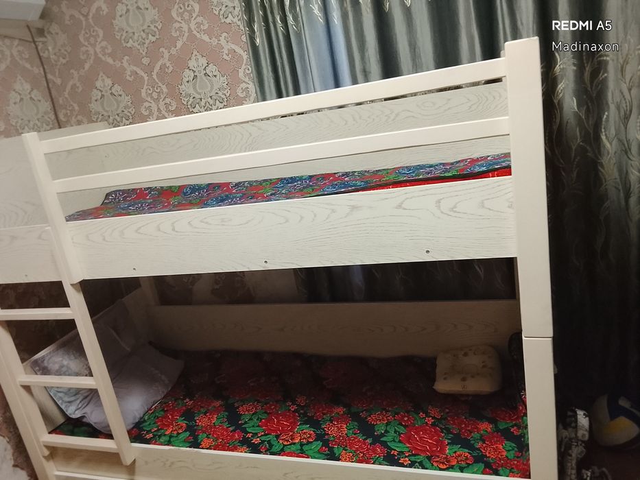 Сотилади 2 етажлик диван янги