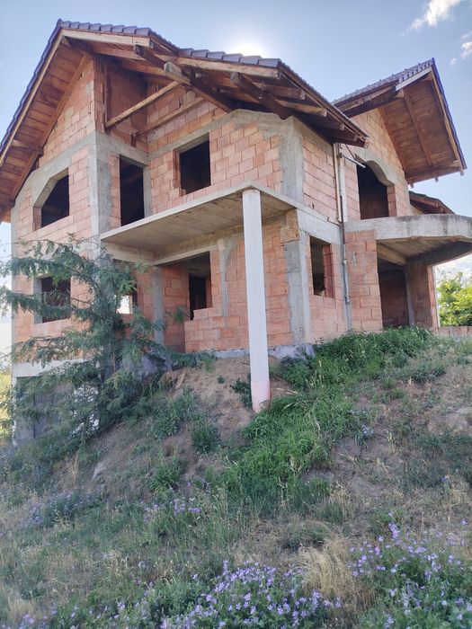 Casa de vanzare la rosu