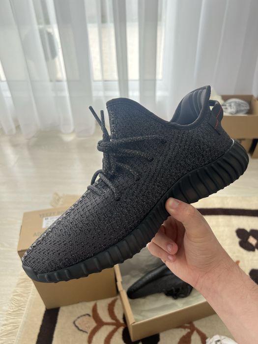 yeezy 350 blackrefflective (40,41,42,44)