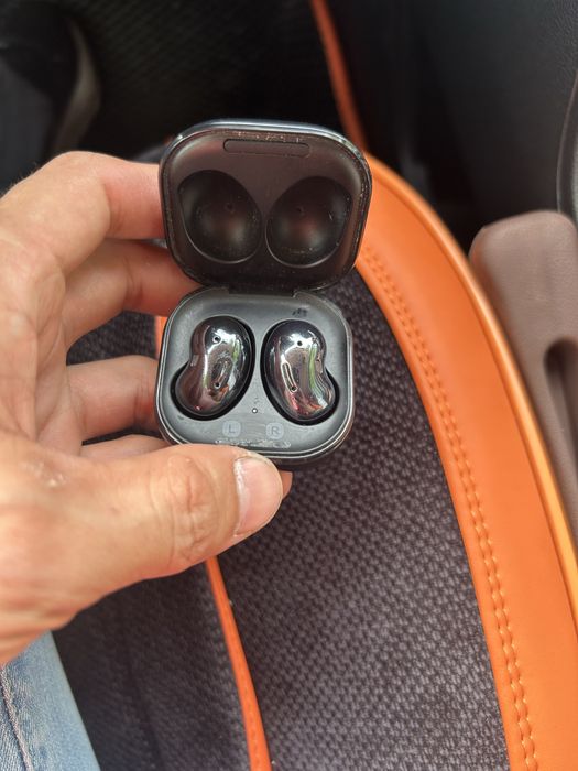 Продам блютуз наушники samsung buds