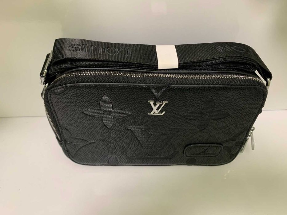 Нова мъжка кожена чанта Louis Vuitton