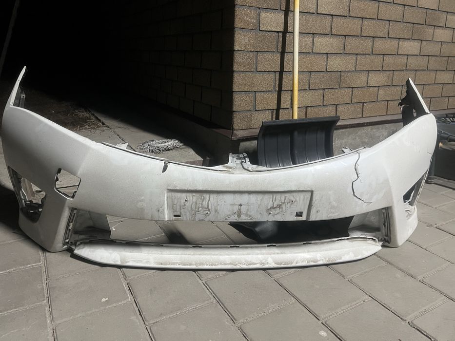 Бампер Toyota Carolla 2014 года