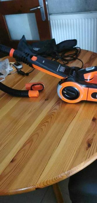 Прахосмукачка за автомобил Black and Decker, идеално запазена!