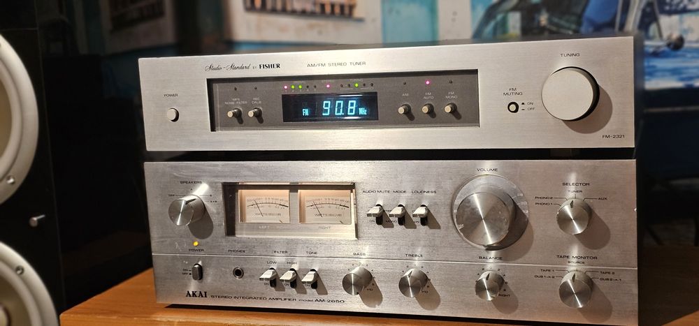 Muzica la radio tuner Fisher FM 2321 - Studio Standard