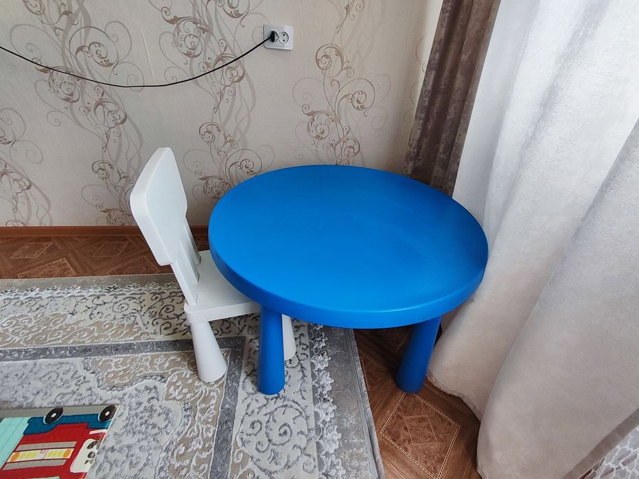 Продам детский стол Икеа