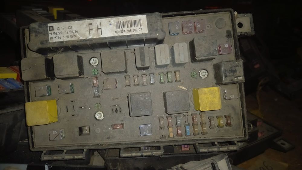 Panou Sigurante și relee Opel Astra H diferite coduri