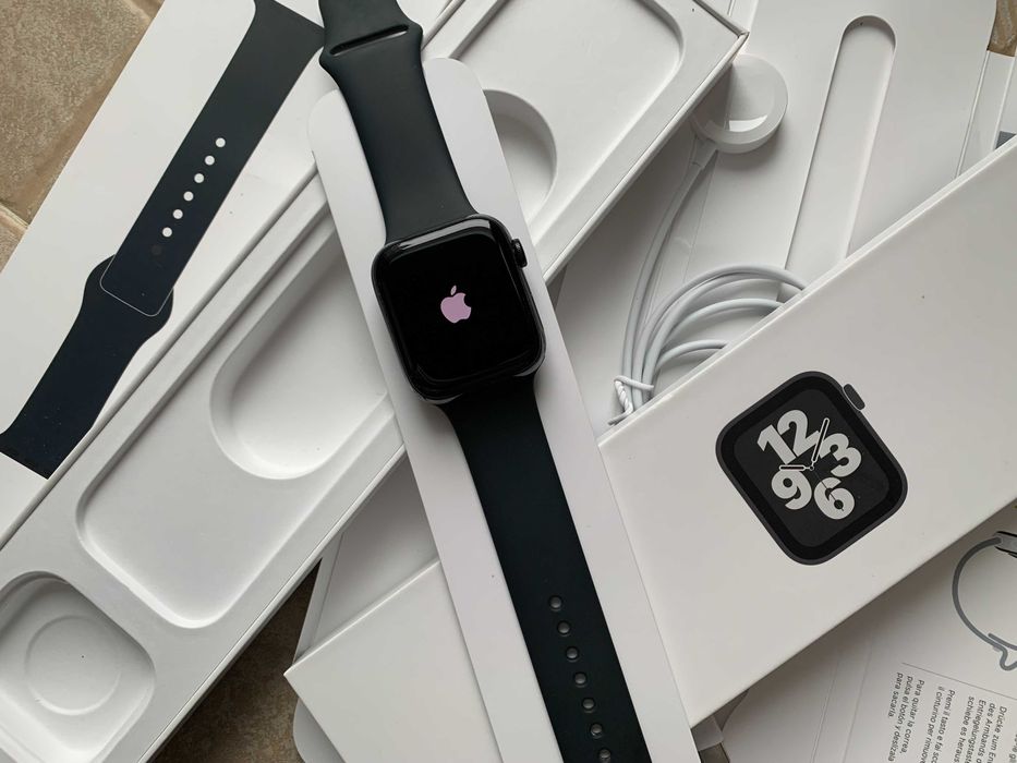 Apple Watch SE 1st Gen 44mm Space Grey