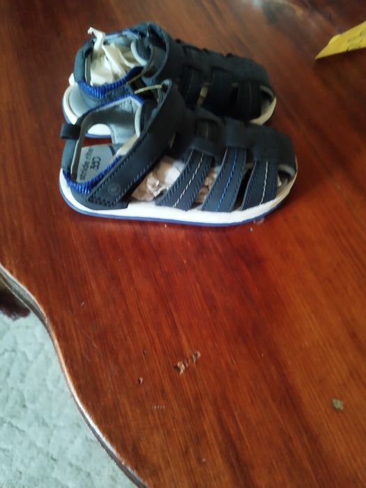 Продам сандали для мальчика