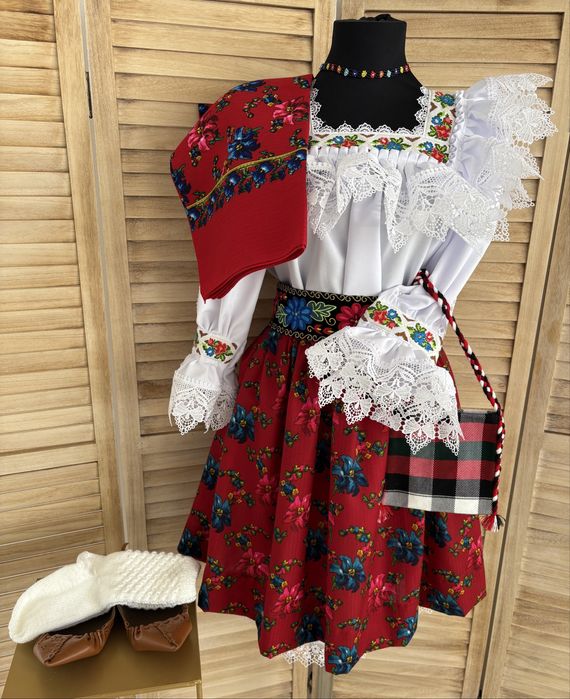 Costum popular din Maramures pentru femei compley