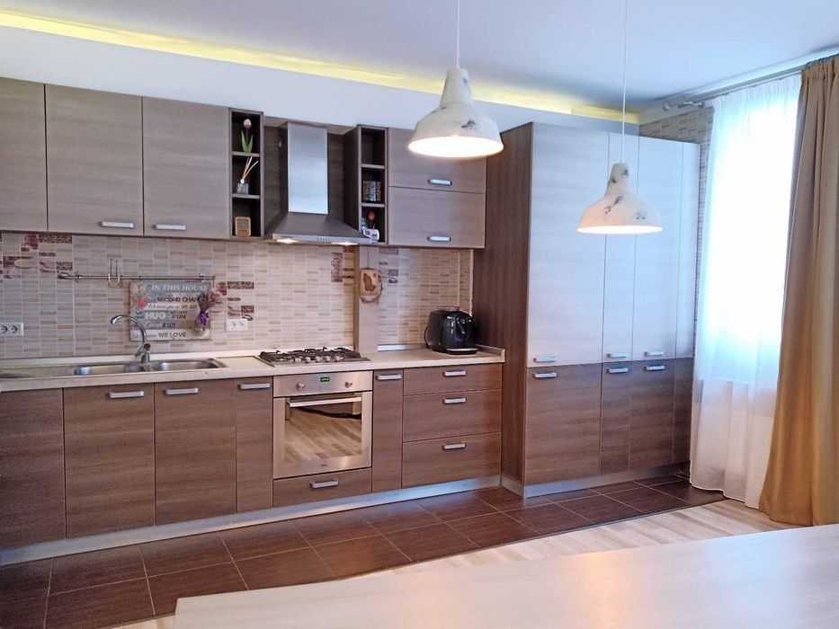 Chirie Apartament foarte frumos cu loc de parcare, bloc Urbana Arad