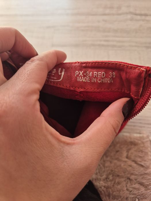 Дамски боти с капси