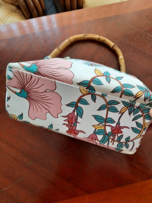 Minunată geanta de vara cu mâner de lemn
