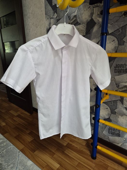 Продам школьную рубашку для мальчика
