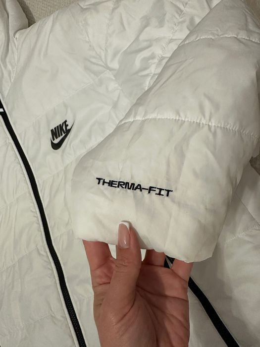 Дамско пролетно яке NIKE