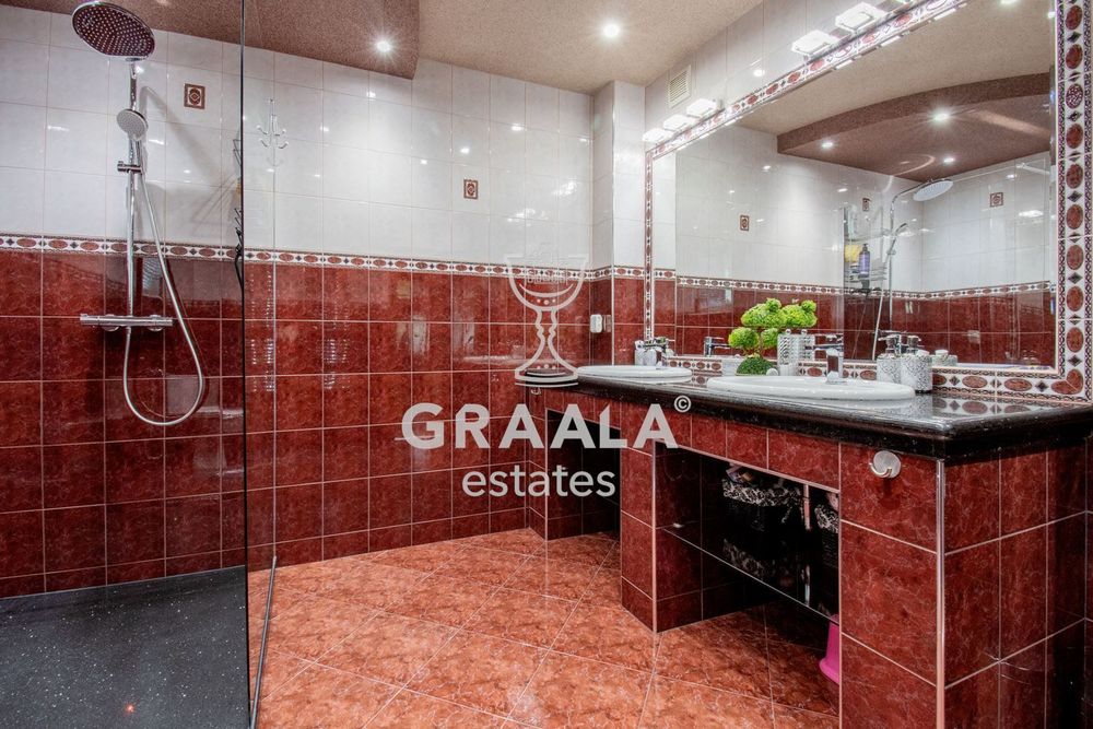 Продава се Къща в София, Кръстова вада - 528 кв.м за 1737 €/кв.м - Снимка #9