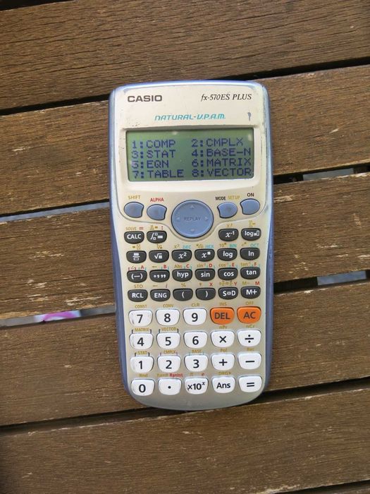Научен калкулатор Casio fx-570ES PLUS, 417 функции