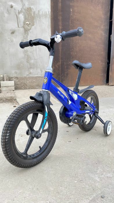 Детские игрушки,качели,велосипед,сухой бассейн