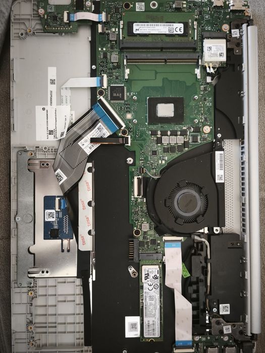 Лаптоп HP 15s-eq2009nu / Ryzen 3 5300U / 8 GB RAM / 256 GB SSD