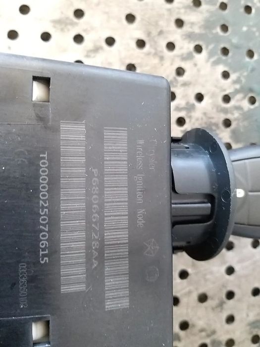 Contact auto cu cheie dodge journey p68066728aa