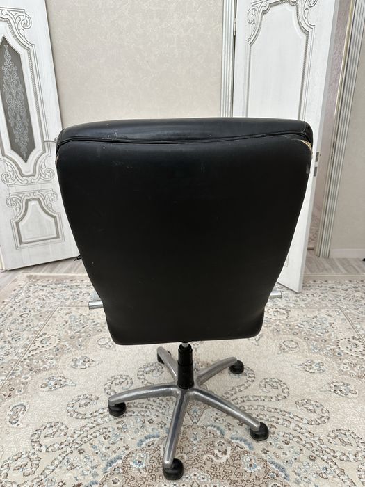 Кресло офисное кожаное